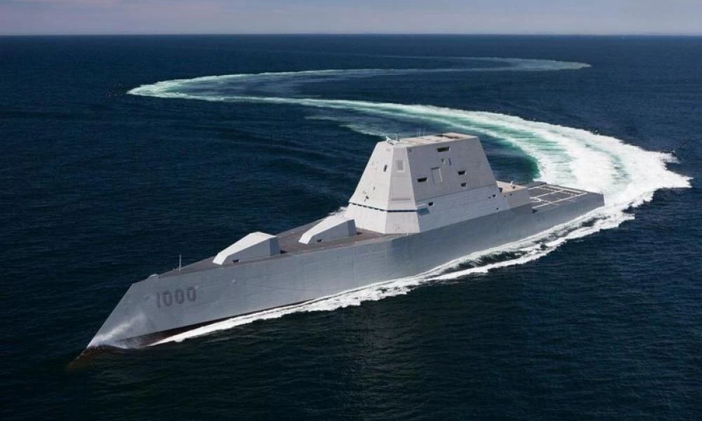 Τα αντιτορπιλικά Zumwalt Stealth του Αμερικανικού Ναυτικού θα αποκτήσουν υπερηχητικούς πυραύλους